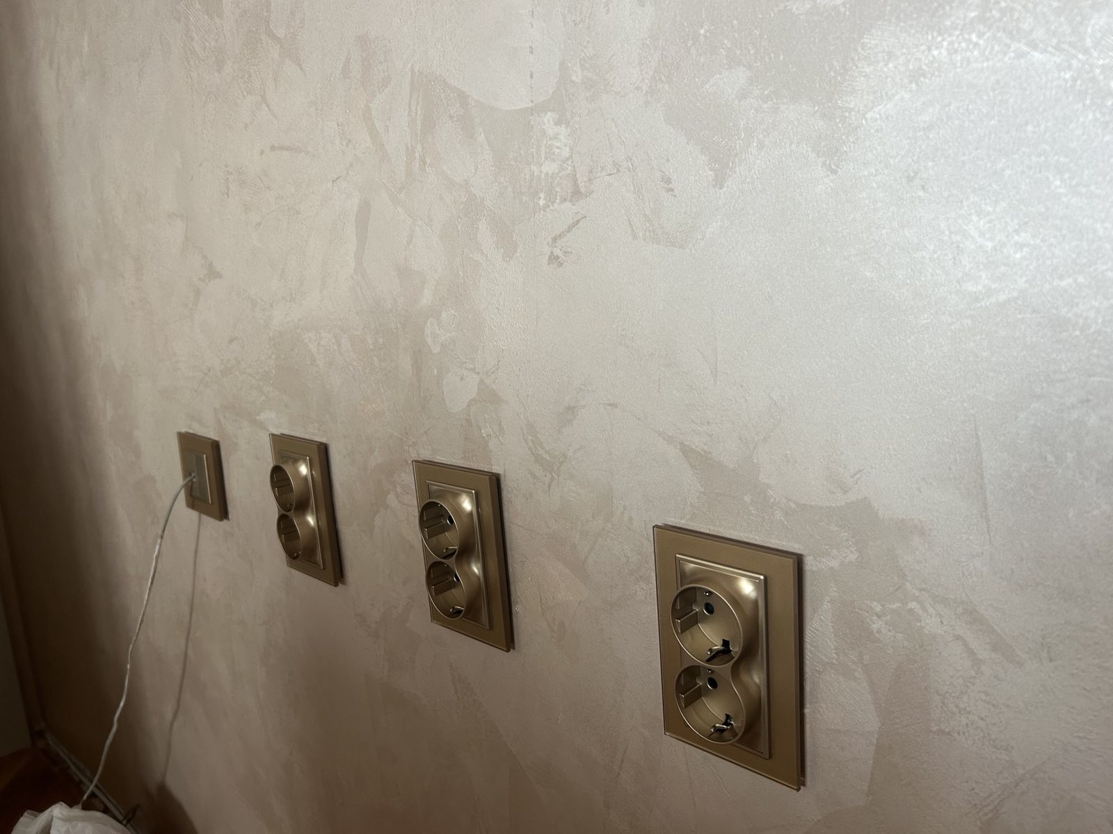 LIVOLO dupla utičnica- zlatna - Image 5