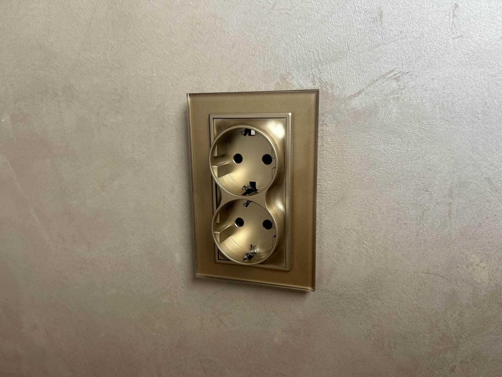 LIVOLO dupla utičnica- zlatna - Image 7